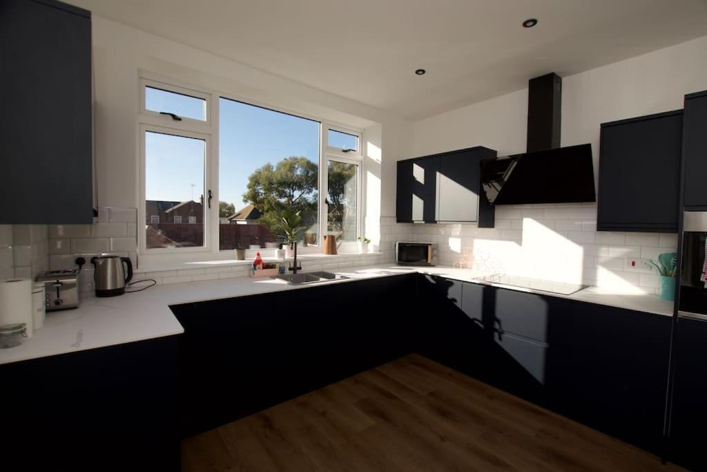 Beautiful Large 3-Bed Coastal Flat With Parking. Frinton-on-Sea Exterior foto