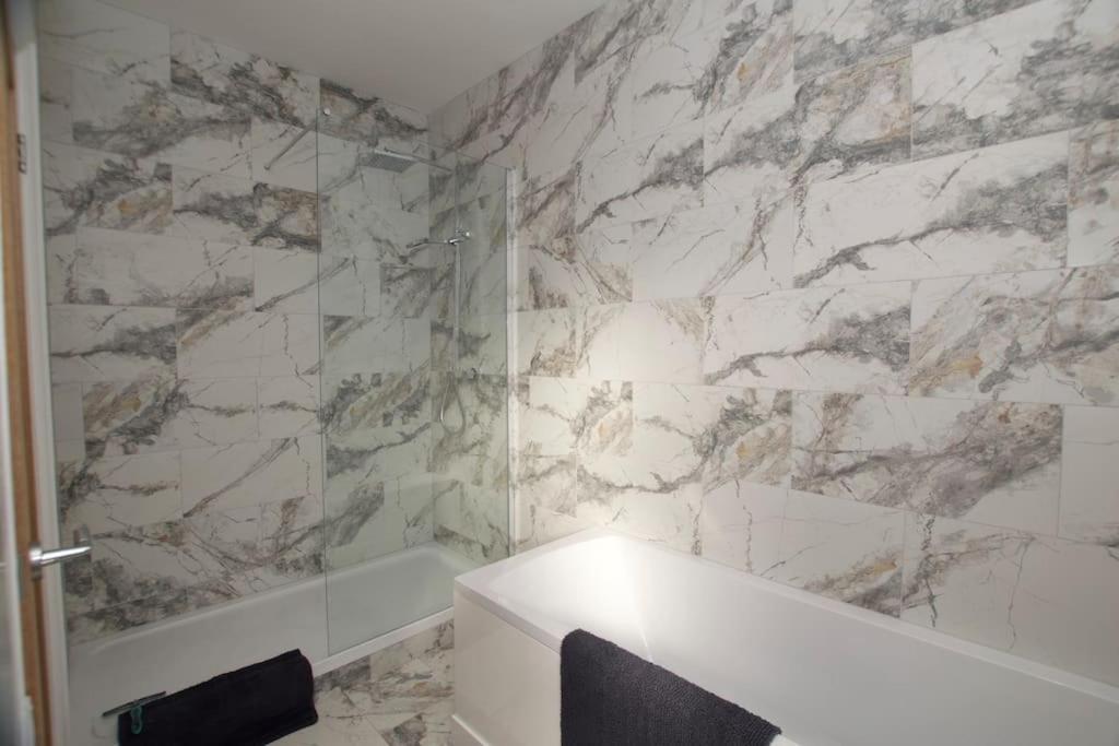 Beautiful Large 3-Bed Coastal Flat With Parking. Frinton-on-Sea Exterior foto