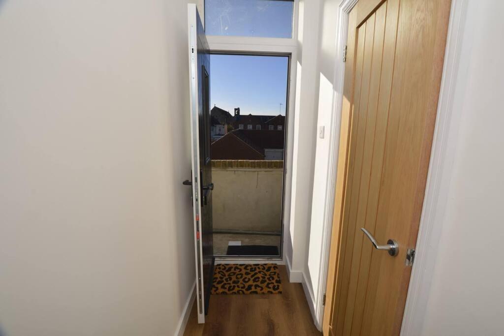 Beautiful Large 3-Bed Coastal Flat With Parking. Frinton-on-Sea Exterior foto