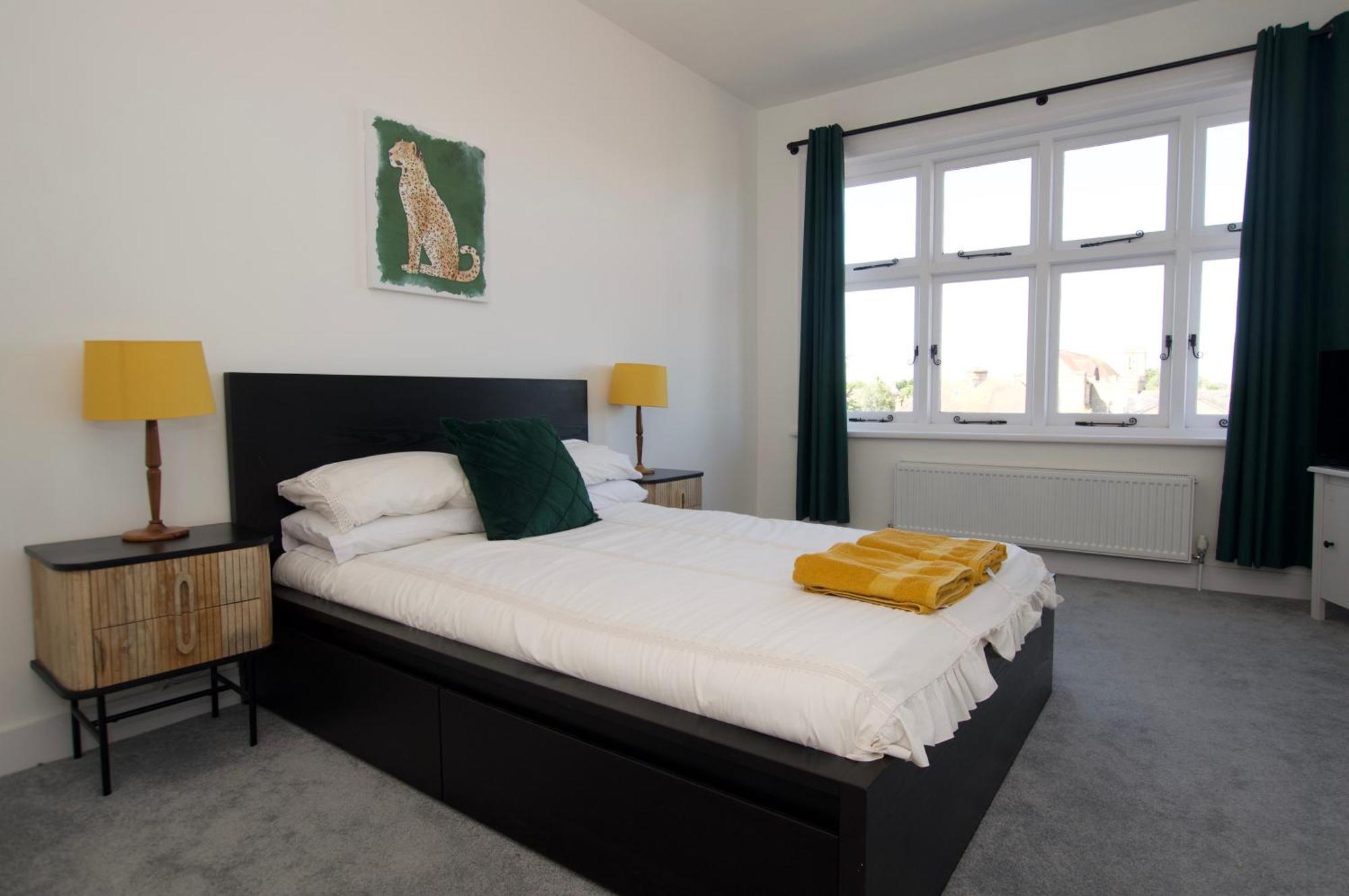 Beautiful Large 3-Bed Coastal Flat With Parking. Frinton-on-Sea Exterior foto